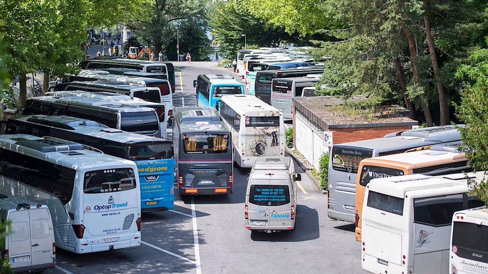 Hochbetrieb auf dem Carparkplatz auf dem Luzerner Inseli im 2018: Weil diese Parkplätze aufgehoben und ein Park realisiert wird, sucht die Stadt nach einer Ersatzlösung. (Archivaufnahme)