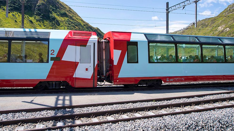 Sul Glacier Express non è più necessario indossare la mascherina, ma si deve presentare il certificato Covid (foto d'archivio)