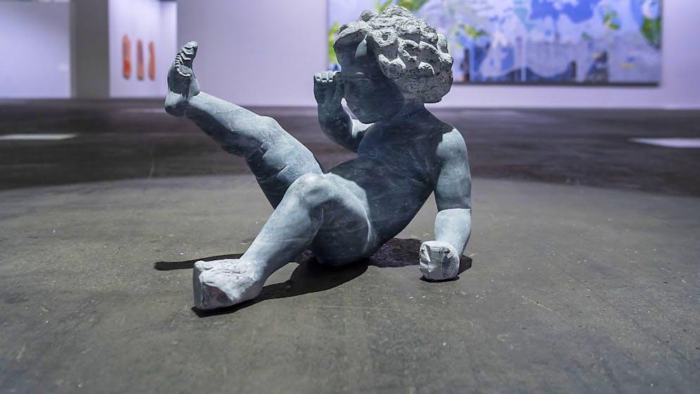 Ganz anders als diese Figur des italienischen Künstlers Enzo Cuchi präsentiert sich die Messe Art Basel sehr standhaft.