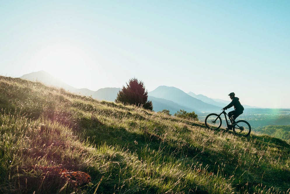 Conseil 6 : Des gadgets pour les loisirs. Pour de nombreux loisirs, il faut du matériel le plus souvent coûteux, qu’il s’agisse d’un instrument, d’un appareil photo, d’un VTT, de skis de fond ou de jumelles. Il s’agit le plus souvent d’objets de grande qualité et plutôt chers dont le propriétaire prend soin et qui peuvent – et doivent donc être réutilisés longtemps.