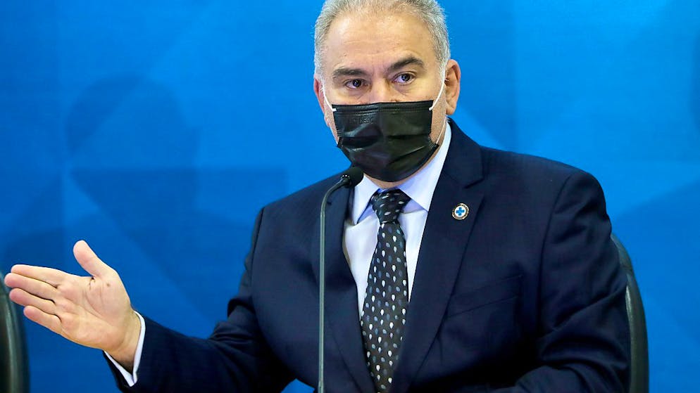 ARCHIV - Marcelo Queiroga, Gesundheitsminister von Brasilien, spricht während einer Pressekonferenz über die Impfkampagne gegen Covid-19 im südamerikanischen Land. Foto: Wilson Dias/Agencia Brazil/dpa - ACHTUNG: Nur zur redaktionellen Verwendung und nur mit vollständiger Nennung des vorstehenden Credits