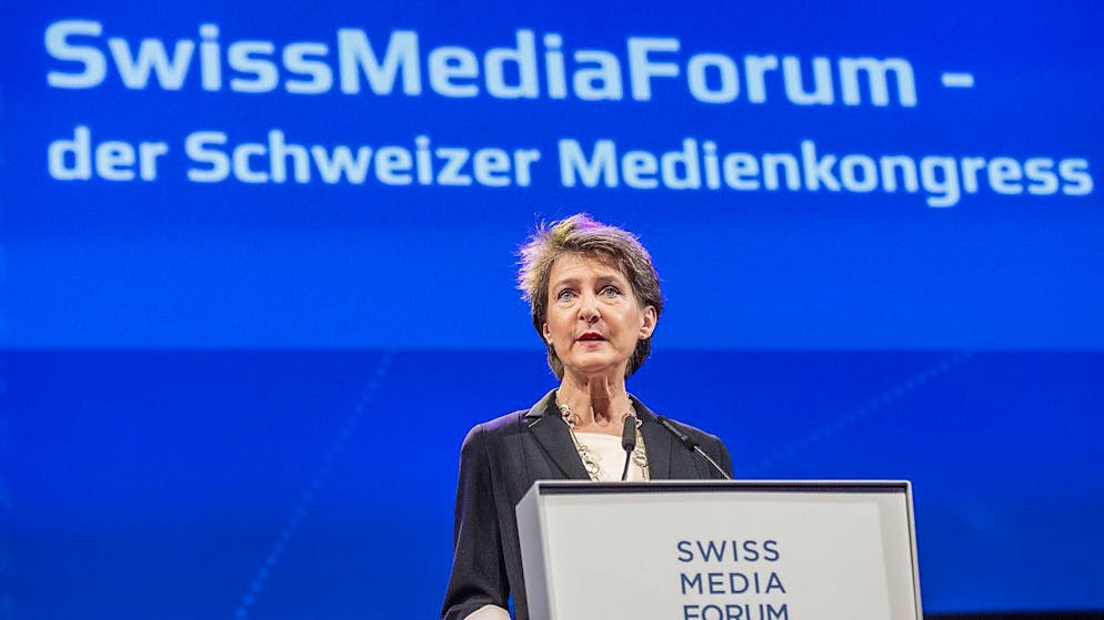 Secondo la ministra Simonetta Sommaruga una maggiore cooperazione tra i media svizzeri è indispensabile di fronte ai pesi massimi di Internet, che attirano sempre più utenti e pubblicità a spese degli attori tradizionali quali i giornali.