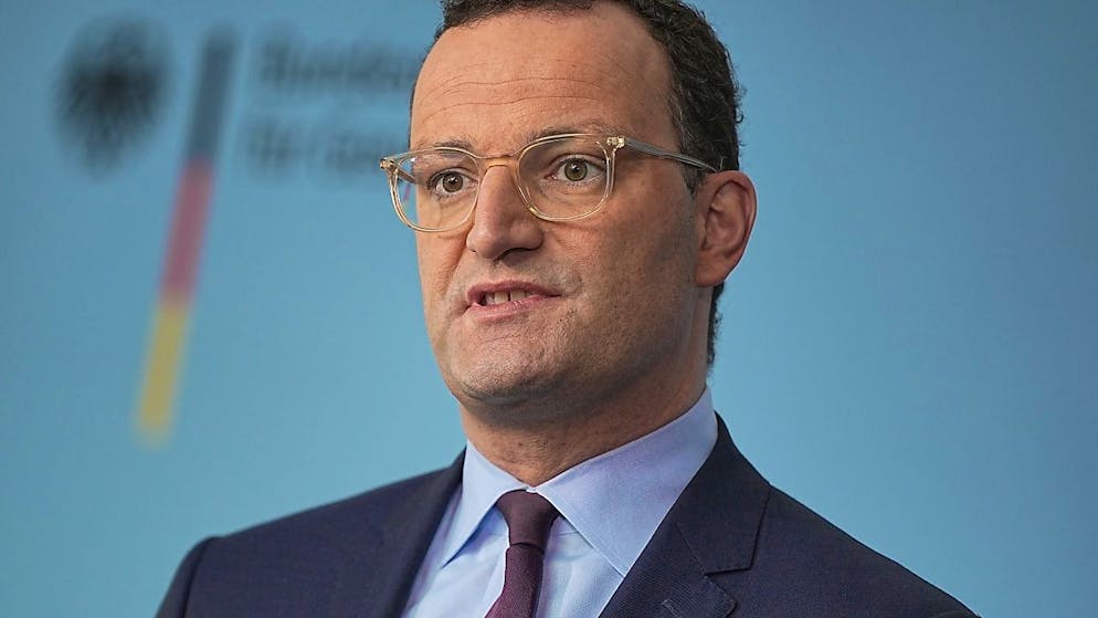 Jens Spahn (CDU), Bundesminister für Gesundheit, hat gemeinsam mit seinen Kollegen aus den Ländern beschlossen, dass es für Ungeimpfte keine Corona-Entschädigungen bei Verdienstausfällen gibt. Foto: Michael Kappeler/dpa