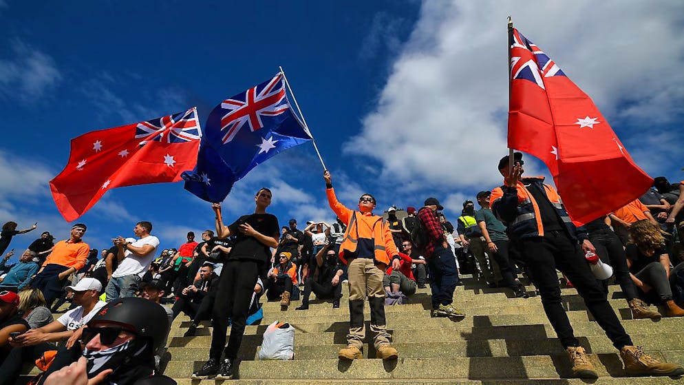 Protesters gather at the Shrine of Remembrance as they rally against mandatory Covid-19 vaccinations and a two week shutdown of the construction industry, in Melbourne, Wednesday, September 22, 2021. (AAP Image/James Ross) NO ARCHIVING