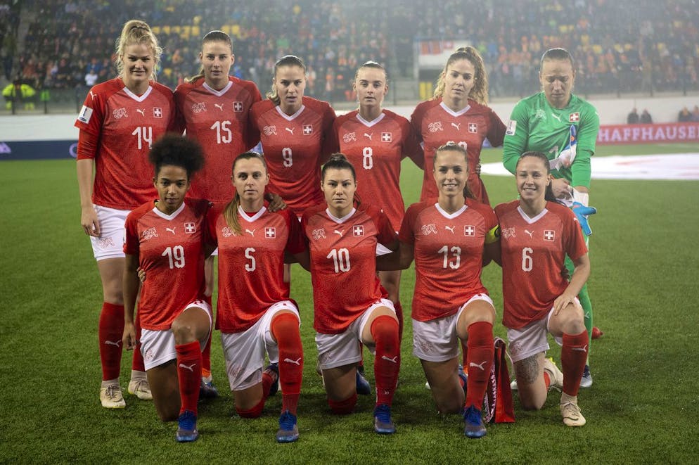 Swiss team before the second leg of the 2019 FIFA Women's World Cup play-off final match between the national soccer teams of Switzerland and The Netherlands, at the stadion Lipo Park, in Schaffhausen, Switzerland, on Tuesday, November 13, 2018. (KEYSTONE/Melanie Duchene).
