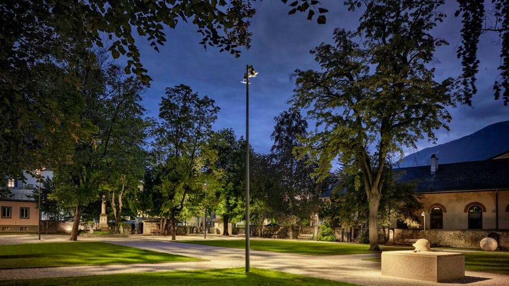 La nuova illuminazione del "Giardino della città" di Coira permette ora una fruibilità in tutta sicurezza, preservando nel contempo tutta la sua eleganza.