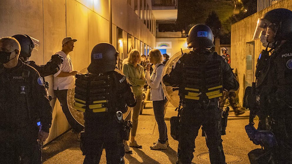 Die Polizei stoppte in Willisau LU eine Gruppe von Gegner der Corona-Massnahmen. Zuvor war zu einer unbewilligten Demonstration in der Stadt aufgerufen worden.