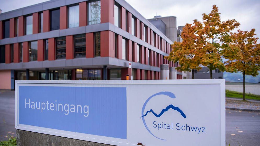 Die Spitäler im Kanton Schwyz sollen für ihre Mehrkosten und Mindereinnahmen im Coronajahr 2020 entschädigt werden. (Archivbild)