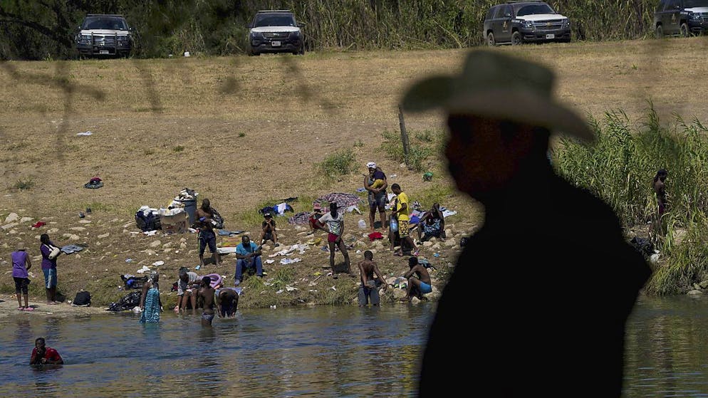 Les Etats-Unis ont accéléré les expulsions alors que plus de 15'000 migrants, dont une majorité d'Haïtiens, se trouvaient sous un pont au Texas.
