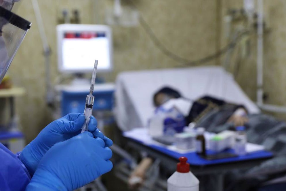 Malgré les déclarations encore attendues, le nombre d'hospitalisations devrait diminuer par rapport à la semaine précédente, estime l'OFSP.