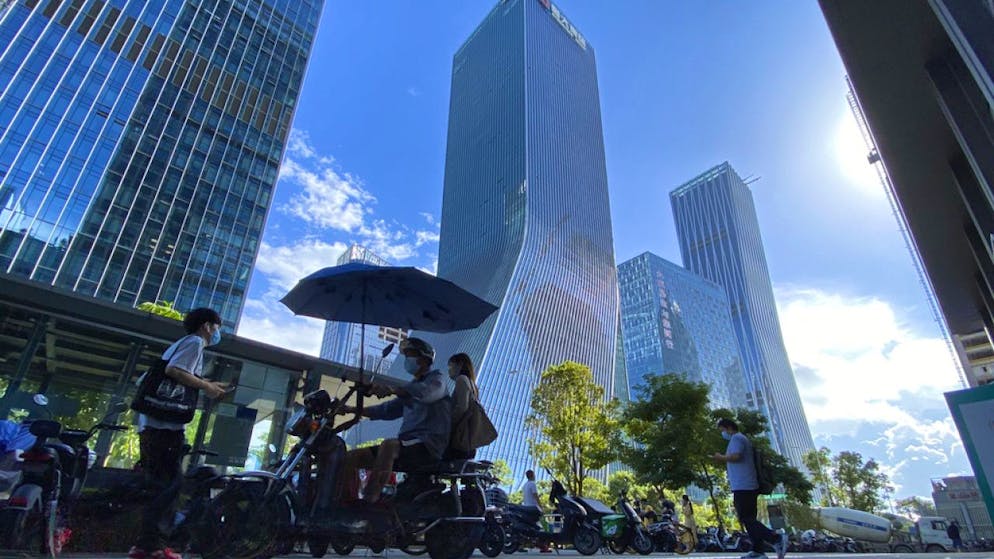 I regolatori finanziari cinesi hanno detto a Evergrande di concentrarsi sul completamento delle proprietà incompiute e sul rimborso dei singoli investitori.
