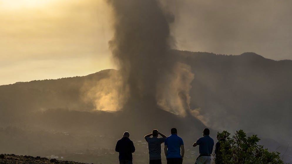 Pour la première fois depuis dimanche, les vols prévus vendredi à l'aéroport de l'île espagnole de La Palma, aux Canaries, ont été annulés en raison de l'important nuage de cendres dégagé par le volcan Cumbre Vieja.