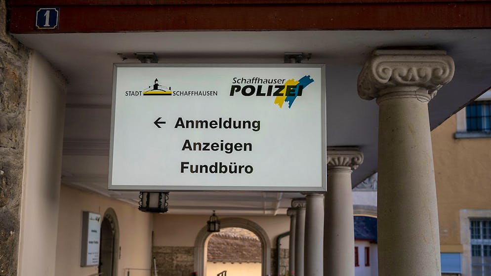Die Schaffhauser Polizei fahndet nach einem Räuber, der erfolglos geblieben ist. (Symbolbild)