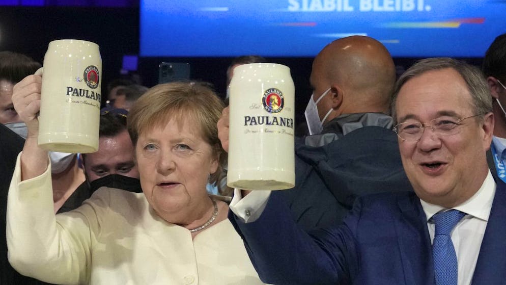 A deux jours des élections législatives, Angela Merkel a plaidé vendredi en faveur de son dauphin Armin Laschet, "garant de stabilité" en Allemagne.
