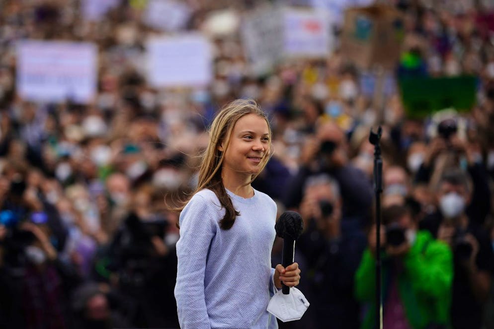 La militante suédoise pour le climat Greta Thunberg prononce un discours lors de la journée d'action mondiale pour le climat Fridays For Future à Berlin, Allemagne, le 24 septembre 2021.