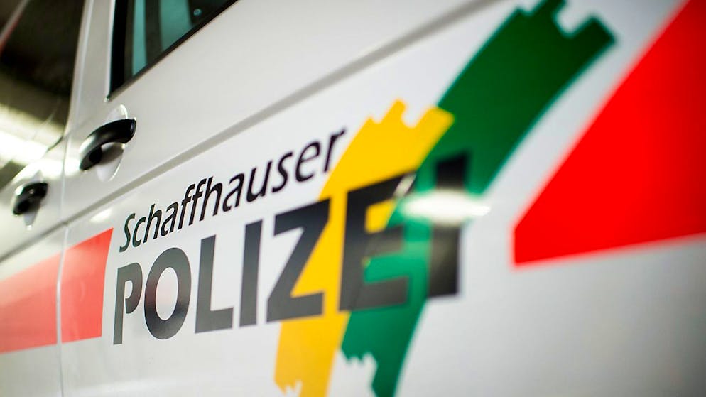Die Schaffhauser Polizei musste wegen einer Kollision zwischen einem Auto und einem Anhänger ausrücken. (Archivbild)