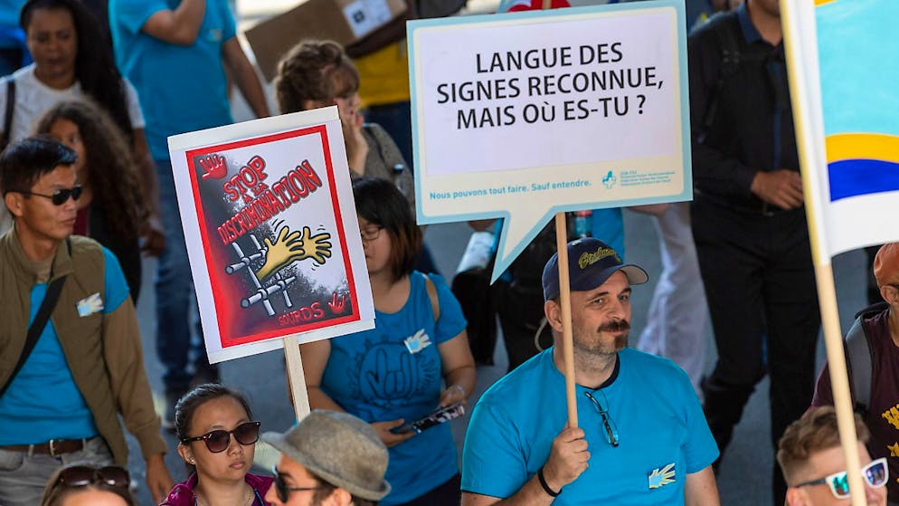 In Svizzera, negli ultimi hanno non sono mancate le manifestazioni per il riconoscimento della lingua dei segni