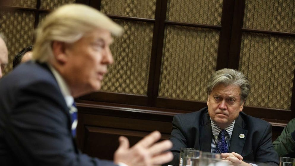 Einer der Vorgeladenen: Steve Bannon (r.), einst Donald Trumps Chefstratege im Weissen Haus. (Archivbild)