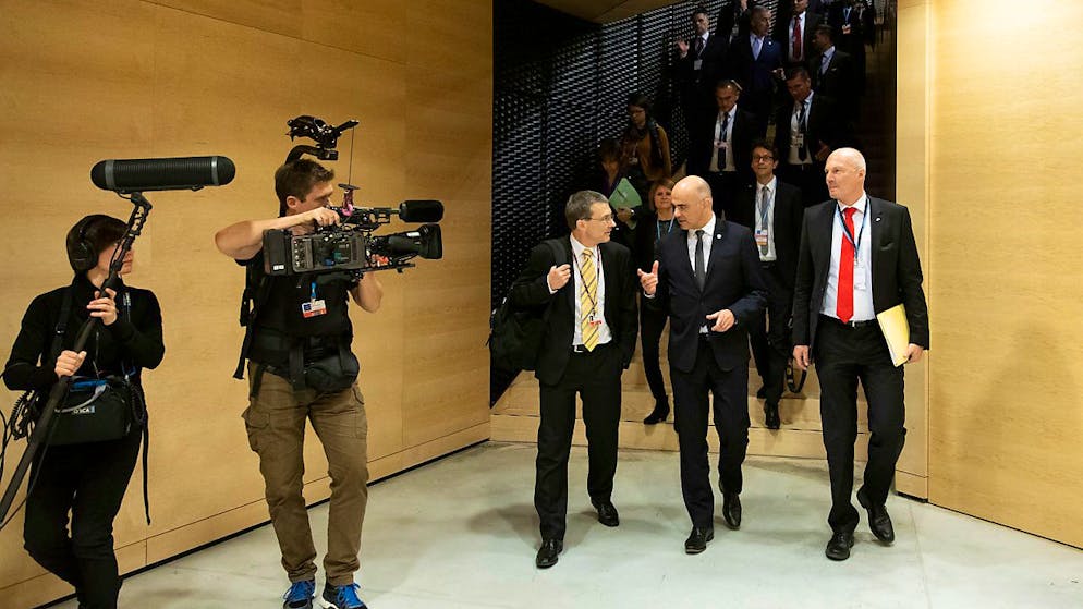 Jürg Burri, qui nella foto a destra del consigliere federale Alain Berset, è stato nominato ambasciatore svizzero in Cina