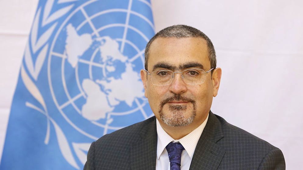 HANDOUT - Auf diesem von den Vereinten Nationen (UN) herausgegeben Foto ist der stellvertretende UN-Sonderbeauftragte für Afghanistan, Ramiz Alakbarov, zu sehen. Nach der Machtübernahme der Taliban hat die UN vor verheerenden Folgen der eskalierenden wirtschaftlichen Krise in Afghanistan gewarnt. Foto: Fardin Waezi/UN/dpa - ACHTUNG: Nur zur redaktionellen Verwendung im Zusammenhang mit der aktuellen Berichterstattung und nur mit vollständiger Nennung des vorstehenden Credits