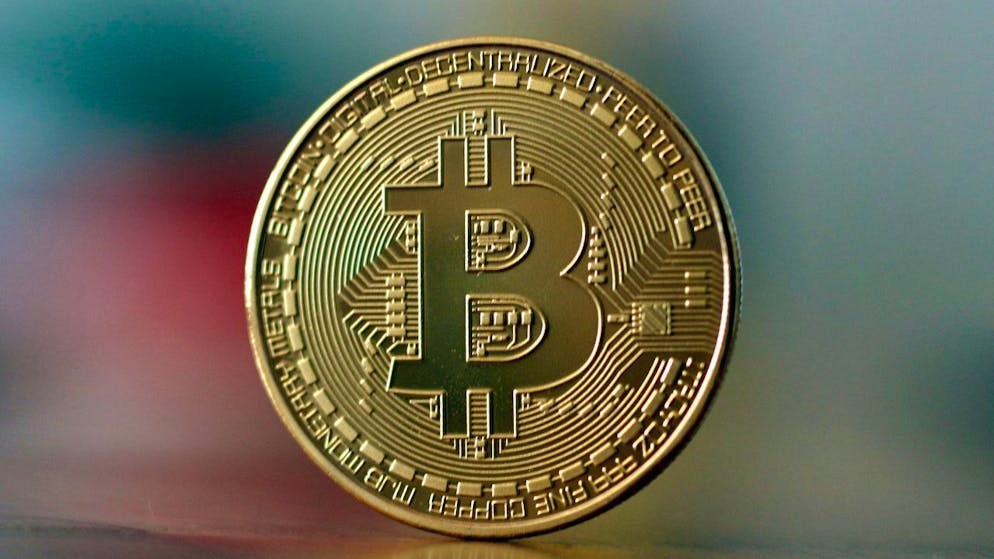 La Banque centrale chinoise a jugé que toutes les transactions financières impliquant des cryptomonnaies étaient illégales, faisant plonger le bitcoin de 6%. (archives)