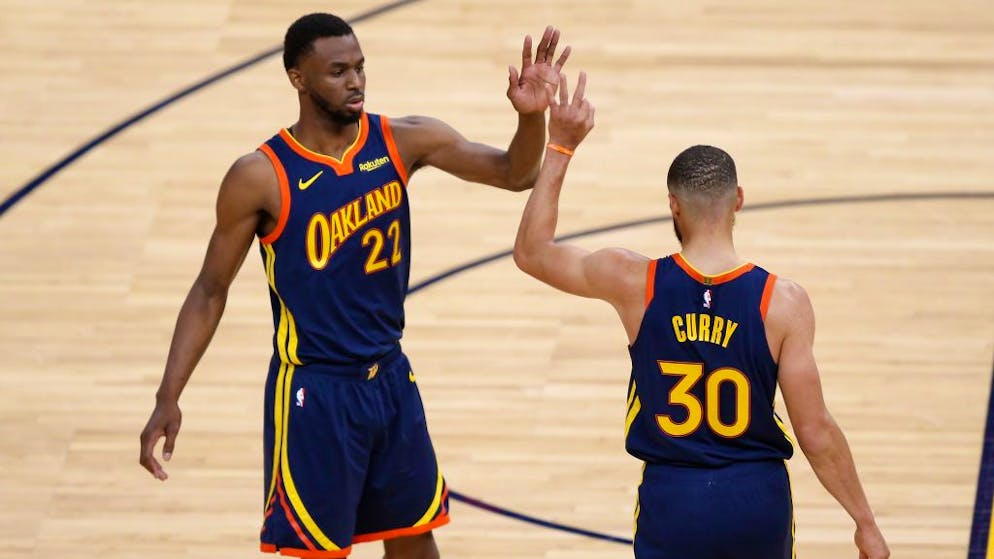 Stephen Curry aux côtés d'Andrew Wiggins