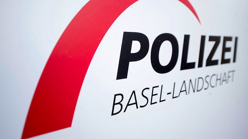 Die Polizei Basel-Landschaft musste wegen eines Unfalls nach Binningen ausrücken. Ein Fussgänger wurde von einem Fahrzeug auf dem Trottoir angefahren. (Archivbild)