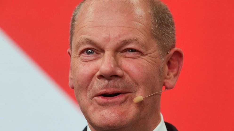 Olaf Scholz, Finanzminister und SPD-Kanzlerkandidat, spricht während der SPD-Wahlparty im Willy-Brandt-Haus. Laut einer Wahlanalyse der Forschungsgruppe Wahlen habe die SPD unter anderem von dem einzigen Kandidaten profitiert, dem die Wähler «Kanzlerqualitäten» zuschreiben würden. Foto: Wolfgang Kumm/dpa