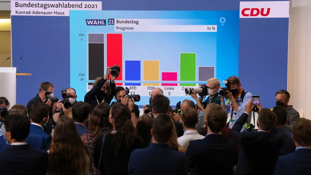 Dai primi exit poll emerge un testa a testa tra Spd e Unione (nella foto).
