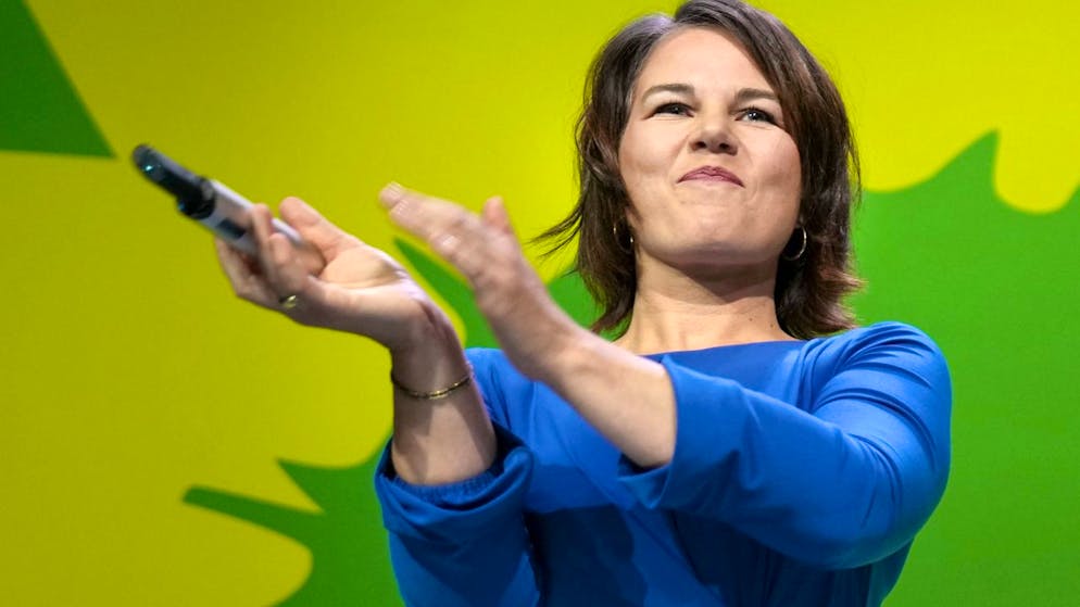 Annalena Baerbock, deutsche Kanzlerkandidatin und Bundesvorsitzende von Bündnis 90/Die Grünen. Baerbock hat das mutmaßliche Abschneiden ihrer Partei als das «historische beste Ergebnis» gelobt. Nach bisherigen Hochrechnungen können die Grünen mit fast 15 Prozent der Stimmen rechnen. Foto: Kay Nietfeld/dpa