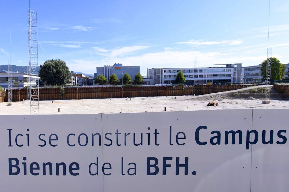 Il était prévu que la Ville de Bienne exproprie le propriétaire des deux parcelles et mette ensuite celles-ci à disposition du canton de Berne sous la forme d'un droit de superficie. (archives)