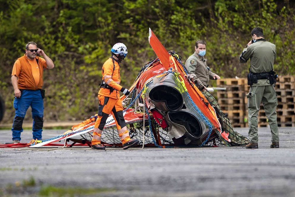 Le samedi 29 mai 2021, l'armée suisse s'apprête à évacuer par voie aérienne les débris de l'avion de chasse Tigre de Melchsee Frutt à Stoeckalp à Melchtal dans le canton d'Obwald. (archives)