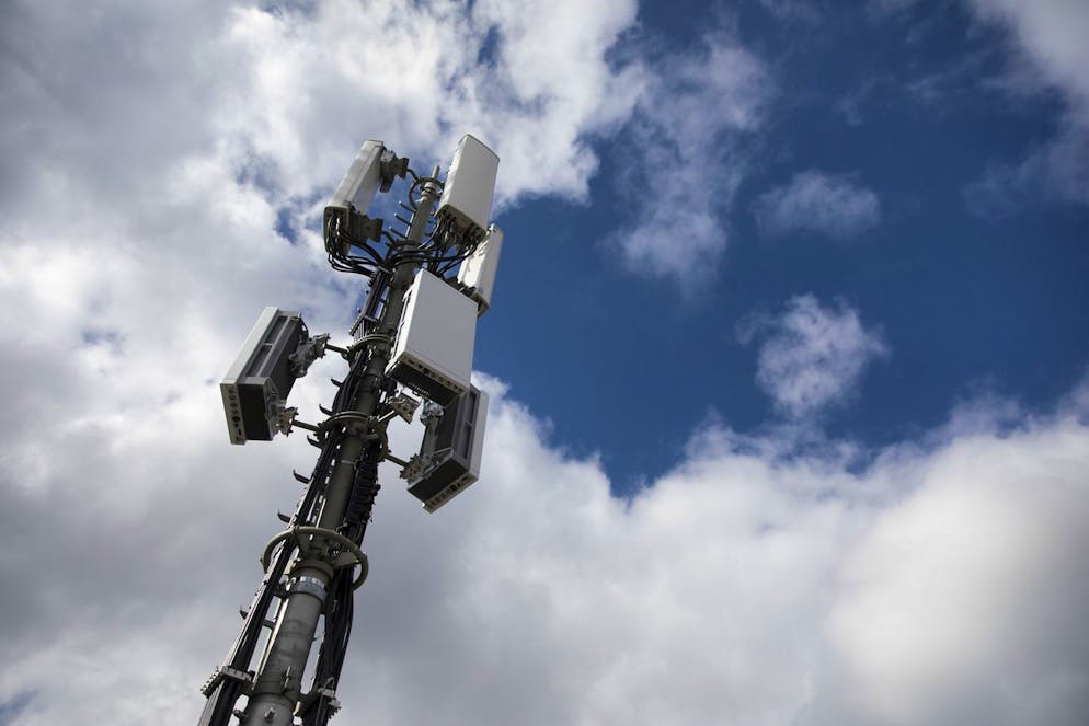 Le terme 5G est chargé d'émotions et divise les esprits: si certains se réjouissent de cette nouvelle technologie, d'autres la rejettent avec véhémence.
