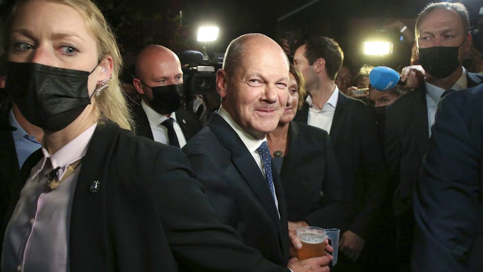 Deutschlands neuer Kanzler? Olaf Scholz (M.) am Sonntagabend auf der SPD-Wahlparty im Willy-Brandt-Haus in Berlin.
