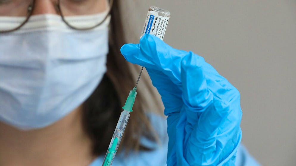 Les Suisses continuent lentement de se faire vacciner.