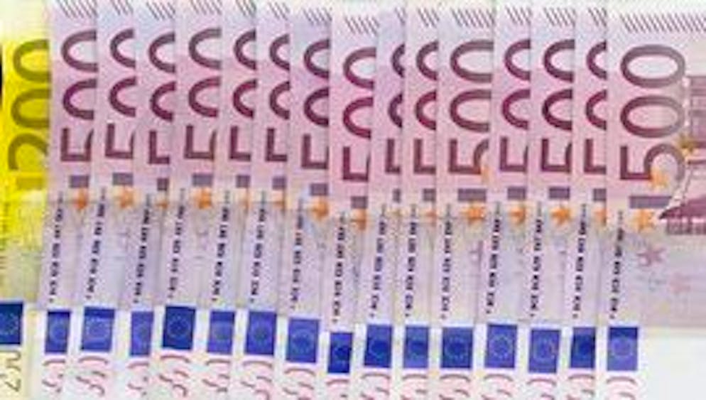 Les douaniers avaient trouvé dans la voiture du prévenu 15'000 euros contaminés par de la cocaïne et des médicaments soumis à ordonnance. (image d'illustration)