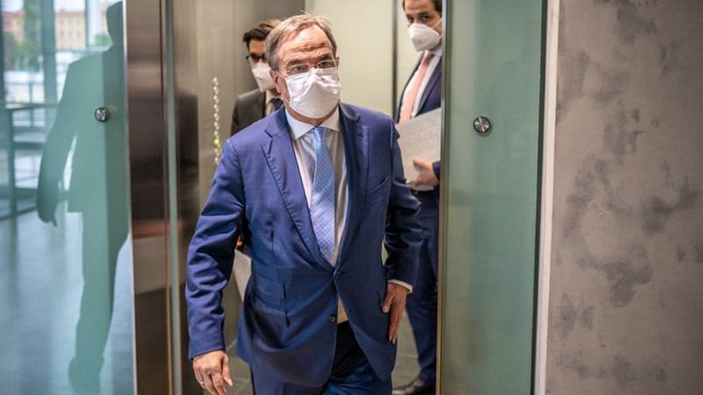 Armin Laschet kommt zur Sitzung der Landesgruppe NRW der CDU im neugewählten Bundestag.