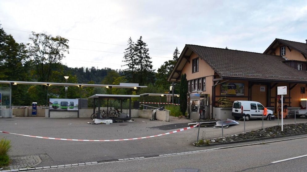 Der Geldautomat in Rikon wurde durch die Sprengung vollständig zerstört.