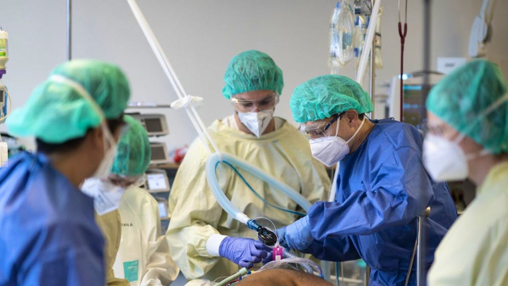 Die Hirnvenenthrombose ist eine seltene, höchst gefährliche Impf-Komplikation, die weltweit 116 Menschen auf die Covid-Intensivstation gebracht hat; die Hälfte starb. Das Inselspital Bern hat sich an einer Studie beteiligt, welche Massnahmen gegen diese Nebenwirkung analysiert (Symbolbild).
