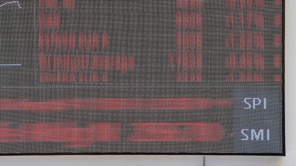 Am Schweizer Aktienmarkt geht es auch in dieser Woche weiter abwärts und das mit höherem Tempo. Viele Aktien erleiden deutliche Kursverluste. (Archivbild)