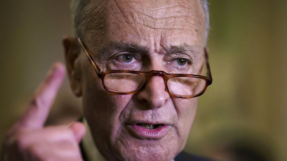 Il leader dei liberal in Senato, Chuck Schumer (foto d'archivio)