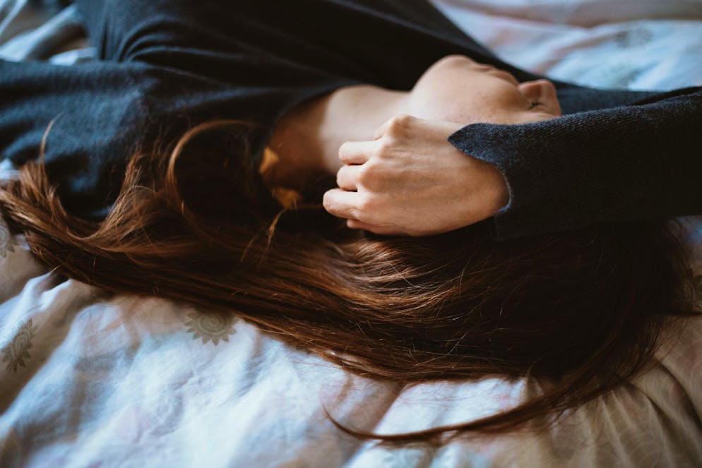 «Le mari utilisait de puissants anxiolitiques pour droguer sa femme, il la plaçait dénudée sur le lit et surchauffait la chambre pour éviter qu'elle se réveille», a rapporté le commissaire Bosse Platière. (photo d'illustration).