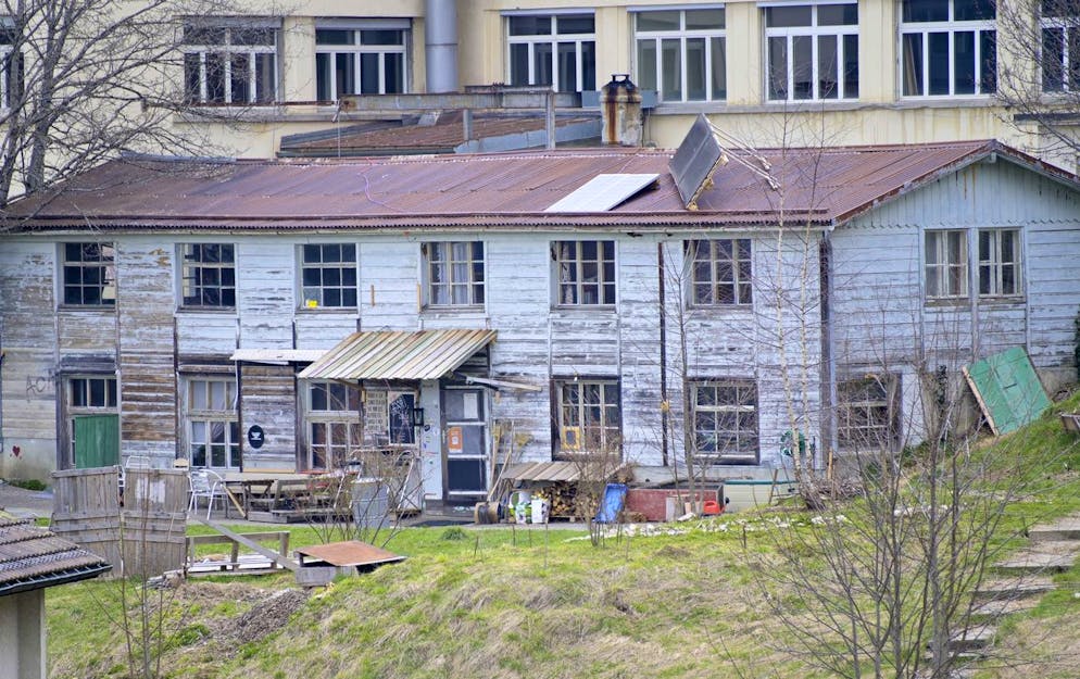 Le squat, dans l'ancienne usine Reuge à Sainte Croix, où la petite Mia, recherchée depuis cinq jours par la police française, avait été retrouvée en bonne santé avec sa mère le dimanche 18 avril 2021.