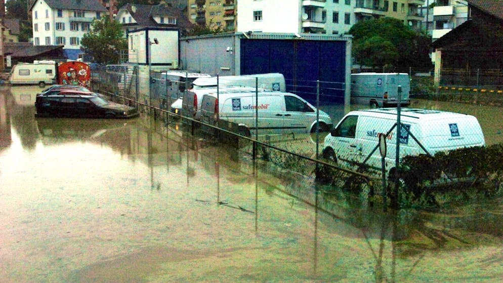 Die Kleine Emme und die Reuss haben beim Jahrhunderthochwasser 2005 in Emmen grosse Schäden verursacht. Beide Flüsse werden deswegen ausgebaut. (Archivaufnahme)