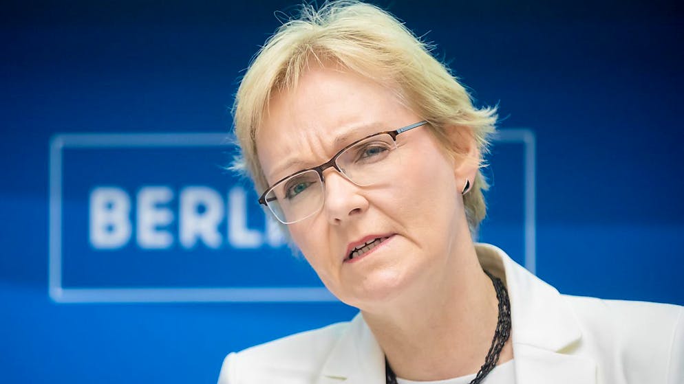 Petra Michaelis, Berliner Landeswahlleiterin, stellt nach zahlreichen Pannen bei der Wahl am vergangenen Sonntag ihr Amt zur Verfügung. Foto: Christoph Soeder/dpa
