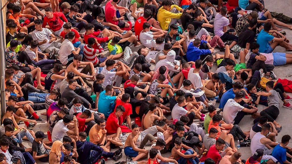 Fake news su una presunta apertura della frontiera tra Marocco e Spagna presso l'enclave di Ceuta, circolate sui social network, hanno spinto nelle ultime ore centinaia di persone a cercare di entrare in territorio europeo attraverso questo confine.