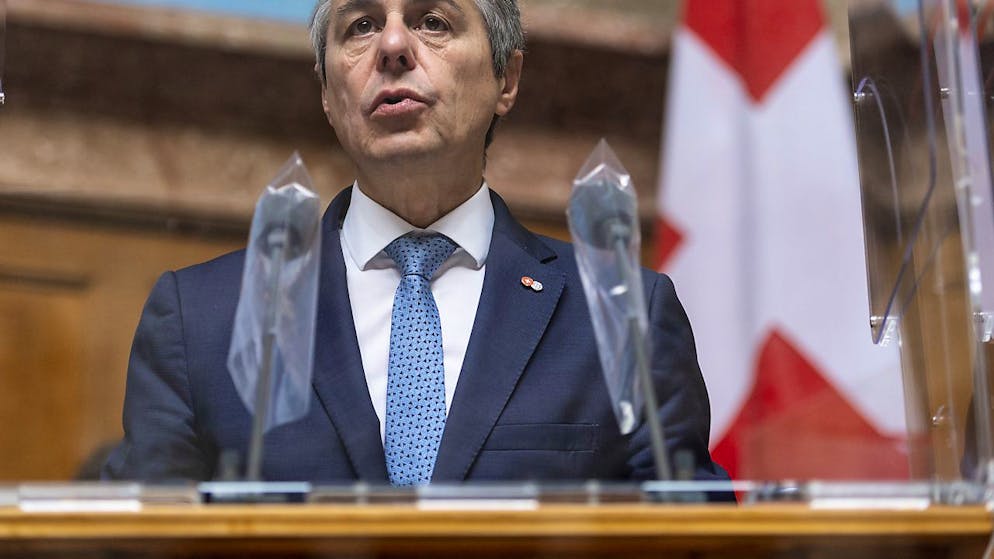 Aussenminister Ignazio Cassis gab im Vorfeld seiner Wahl in den Bundesrat seine italienische Staatsbürgerschaft ab. Das Parlament hat nun neuen Transparenzregeln für Doppelbürger zugestimmt. (Archivbild)