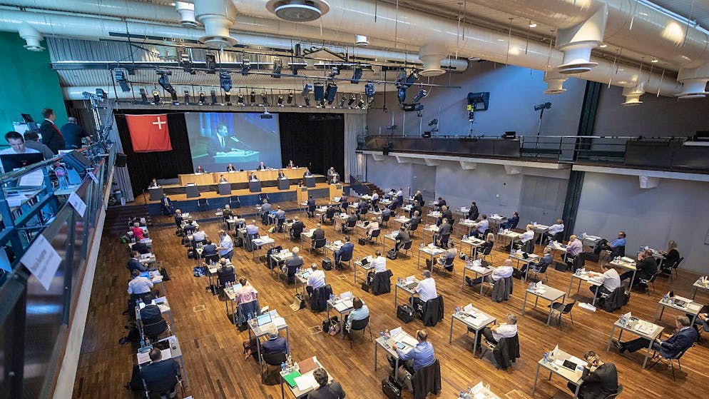 Bei der Session des Schwyzer Kantonsrat drehte der Ratspräsident einem Parlamentarier der SVP das Mikrofon ab. (Archivbild)