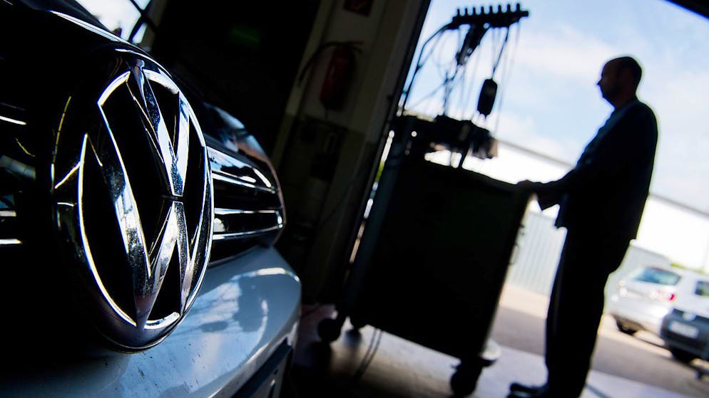 Zurück in die Werkstatt: Das gilt für mehr als 200'000 VW-Busse des Typs T6. Der Grund ist, dass sich bei tiefen Temperaturen die Türen bei voller Fahrt öffnen können. (Symbolbild)