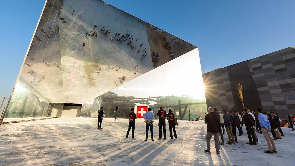 Der Schweizer Pavillon mit Spiegelfassade an der Weltausstellung in Dubai. (Archivbild)